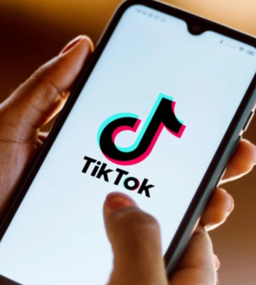 Сумчанка втратила 21 тис. грн, оформляючи «допомогу» в Тіктоці
