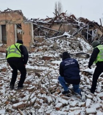 Наслідки обстрілу Чугуєва на Харківщині: По місту били ракетами С-300. Загинула жінка. Постраждали 3 особи. ФОТОрепортаж