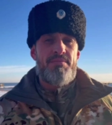 Російський атаман Кузнєцов відвідав окупований Залізний Порт на Херсонщині та розповів про «героїзм»