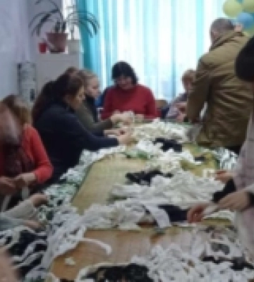 У Шацькому коледжі на Волині змайстрували машину з нарізання тканини для маскувальних сіток.ВІДЕО