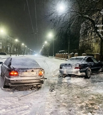 У Луцьку через водія «бехи» «мерседес» розніс паркан 