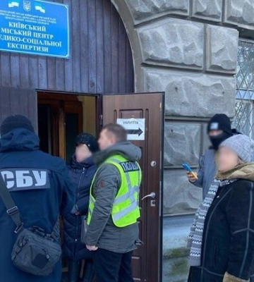 У Києві викрили чергову схему переправлення ухилянтів через кордон: за &quot;довідку&quot; просили до $8 тис. Фото