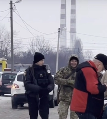 У Луцьку співробітники ТЦК «накрили» автомобільний базар (відео)