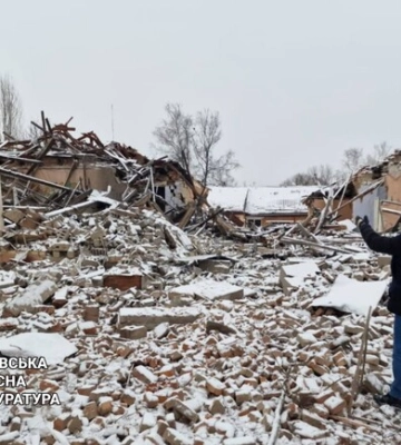 Окупанти вдарили по школі у Чугуєві: загинула оператор котельні
