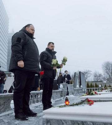 Роковини трагедії у Броварах: голова МВС Клименко вшанував пам&#039;ять загиблих в авіакатастрофі