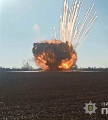 На Херсонщині вибухотехніки знешкодили російську ракету "Х-101"