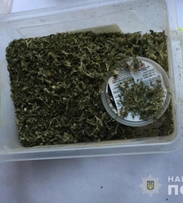 У Луцькому районі схопили розбійника з кілограмом «шмалі» і зброєю 