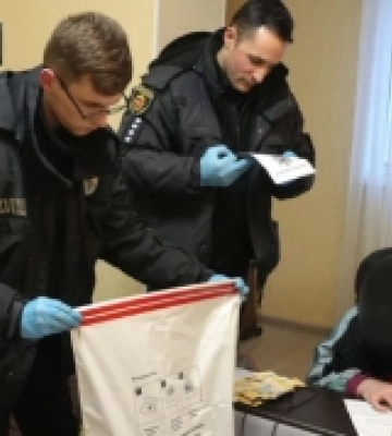 На Рівненщині затримали чоловіка, який обкрадав незамкнені авто