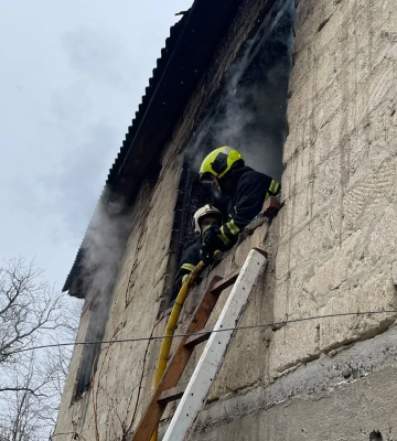 На Закарпатті горів житловий будинок