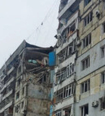 В прифронтовом Орехове российские войска авиаударом разрушили еще одну девятиэтажку, – ФОТО