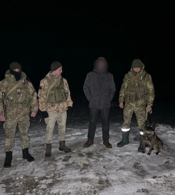 Дев'ять чоловіків призовного віку з фальшивими документами затримали прикордонники у ПП на Львівщині