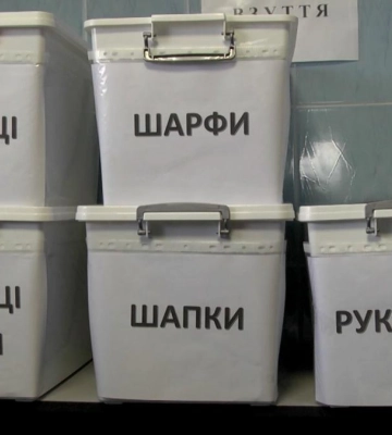 Одяг та іграшки безплатні: на Рівненщині діє банк одягу (ВІДЕО)