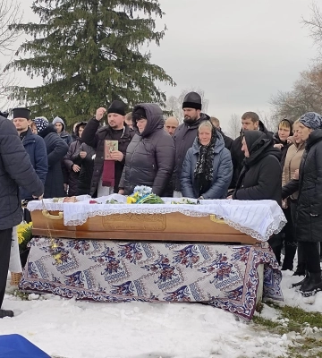 Однорічний син більше не побачить тата: у Копачівській громаді попрощалися з Героєм Віталієм Мельником