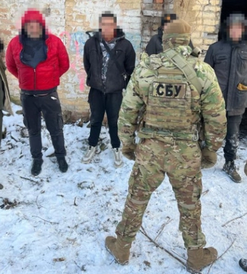 У Запоріжжі знешкодили банду рекетирів, які викрадали людей та «вибивали» з них неіснуючі борги, — СБУ