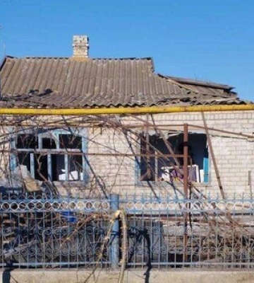 Окупанти поцілили у житловий будинок у Береговому на Херсонщині, є поранений