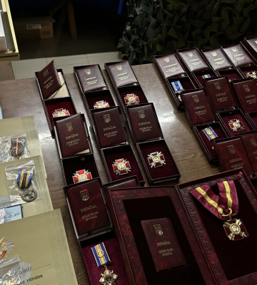 У Полтаві родинам полеглих авіаторів України передали державні нагороди