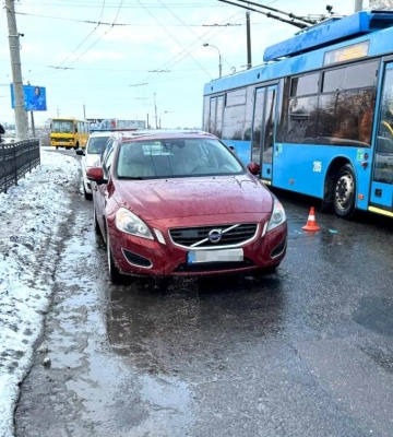 У Рівному під колеса авто потрапила 87-річна пішохідка (ФОТО)