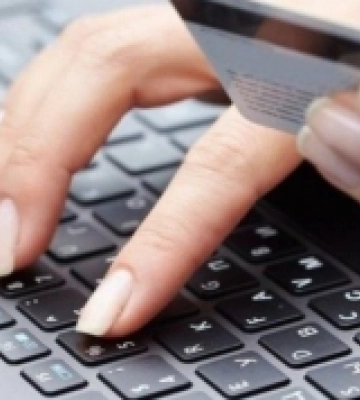 Неповнолітня з Одещини продавала в інтернеті неіснуючий товар