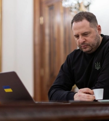 Єрмак обговорив з Сіярто підготовку зустрічі, запланованої на кінець січня