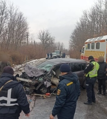 На Одещині легковик зіштовхнувся з автобусом