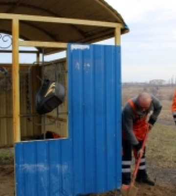У Білгороді-Дністровському оновили автобусну зупинку, пошкоджену негодою
