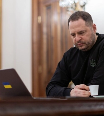 Єрмак обговорив з Сіярто підготовку зустрічі, запланованої на кінець січня