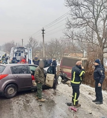 На Одещині зіштовхнулись рейсовий автобус і легковик