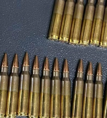 Житель Горішніх Плавнів відправлял посилку з боєприпасами та зброю