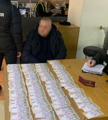 Хабар у 100 тис. грн: затримано посадовця Київблагоустрою