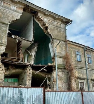Частина будівлі інфекційної лікарні обвалилася в Одесі. ВІДЕО+ФОТОрепортаж