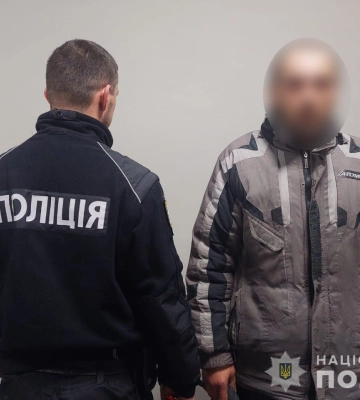 У Ромнах злодій обікрав пенсіонерку в безпорадному стані