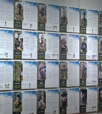 Герої Маріуполя: В Рівному відкрили виставку пам&#039;яті загиблих бійців полку &quot;Азов&quot; (ВІДЕО)