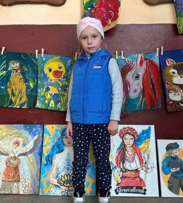 Донька загиблого воїна з Волині продає свої малюнки, щоб допомогти ЗСУ