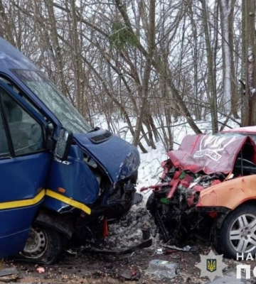 ДТП біля Шумська: зіткнулися мікроавтобус та легкове авто