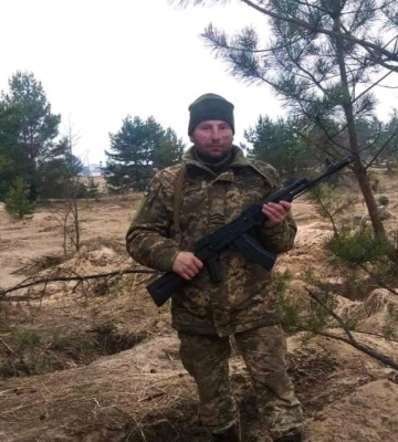 Пішов на фронт, нічого не сказавши рідній сестрі: на Волині поховали молодого Героя Василя Карп’юка. Відео