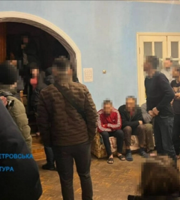 Правоохоронці викрили чоловіків, які утримували в трудовому рабстві пів сотні людей