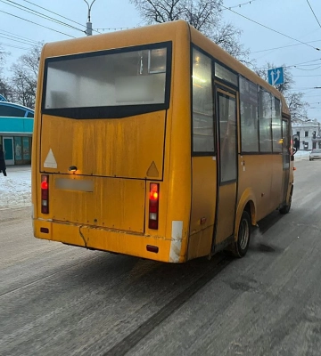 У центрі Сум маршрутка збила жінку на переході