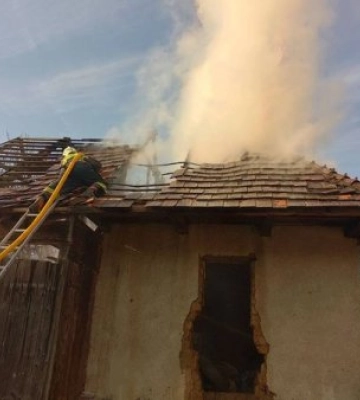 На Закарпатті через дитячі забавки сталася пожежа у закинутій надвірній споруді