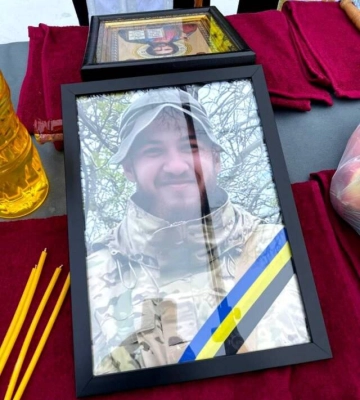 Врятував 13 побратимів. У Кропивницькому попрощалися з солдатом Данилом Сторчаком