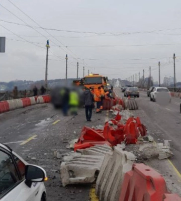 На мосту Патона в Киеве снова ДТП – движение транспорта затруднено