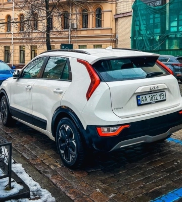 У Києві помітили новий недорогий електрокросовер відомої марки (Фото)
