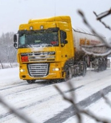На двох трасах Полтавщини обмежили рух вантажівок