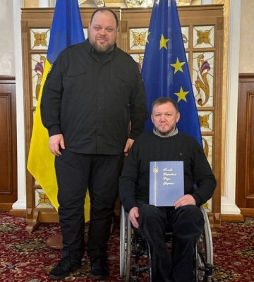 У Верховній Раді відзначили відомого спортсмена-візочника із Шостки