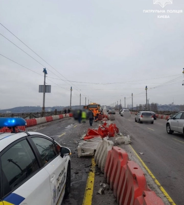 У Києві на мосту Патона через ДТП ускладнений рух