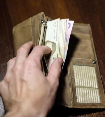 Економіст вказала на несподіваний факт щодо рівня зарплат в Україні