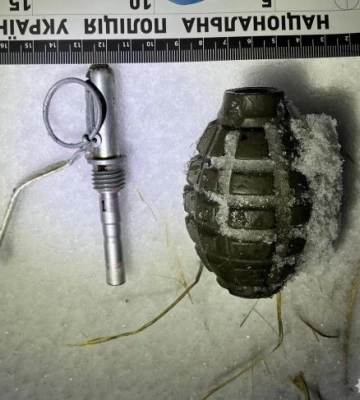 У Рівному п`яний чоловік вночі розгулював із гранатою