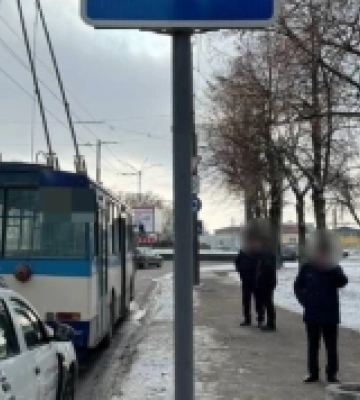 Під колесами тролейбуса в Рівному загинула пенсіонерка
