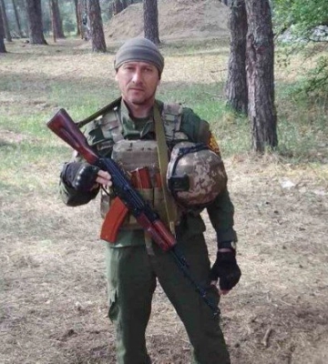 &quot;Він захищав наш сон&quot;: У Сумах попрощалися із військовим Романом Лисенком