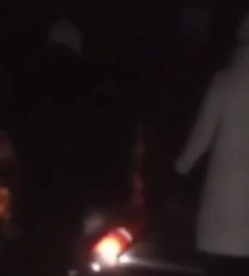 В Киеве со льда сняли двух молодых людей