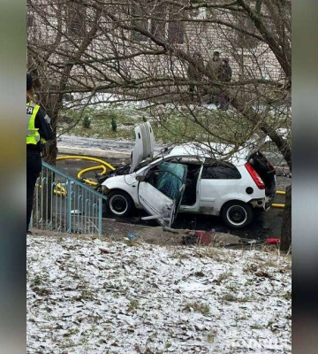 Замах на вбивство: у Дніпрі вибухнув автомобіль із двома людьми в салоні
